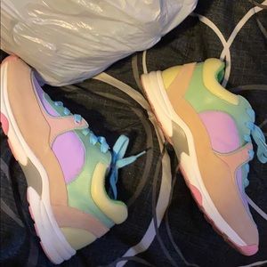 Chanel Sneakers sz 42